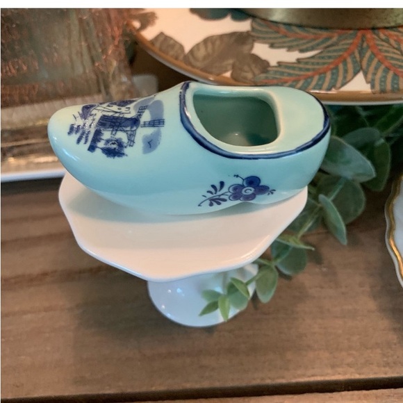 Vintage Painted Floral/ Windmill Ceramic miniature trinket Chinoiserie Shoe - Picture 4 of 6